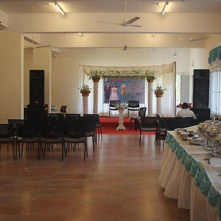 Angamaly Convention Centre Hotel Kochi Екстериор снимка