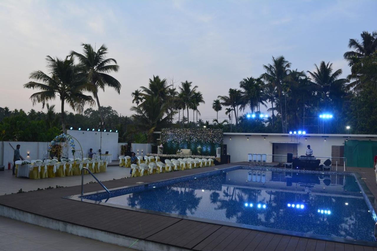 Angamaly Convention Centre Hotel Kochi Екстериор снимка